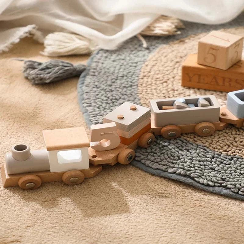 Jouet en bois - Petit train anniversaire