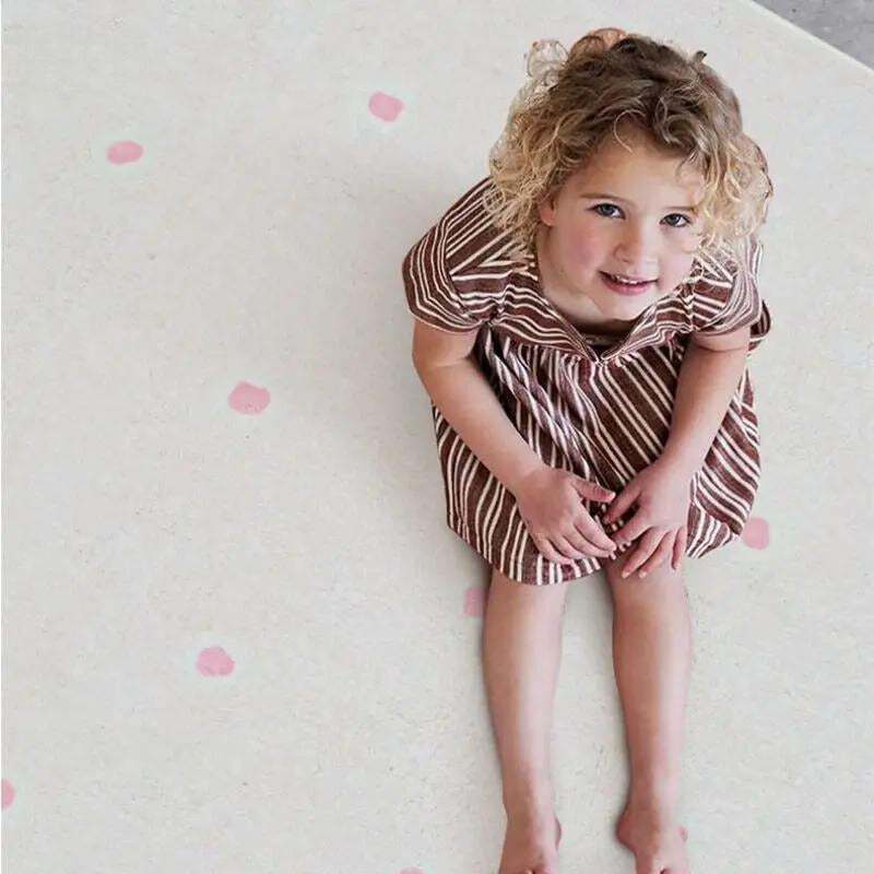 Tapis enfant - Petits points roses